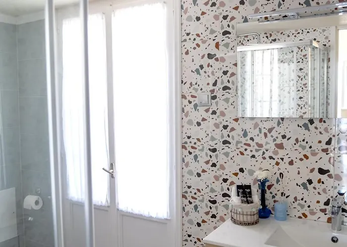 The Sea Эрмуполис